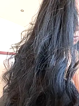 Luianna live cam on StripChat
