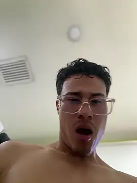 tavohot_ (M young) - Go To the urinal and show hard Dick