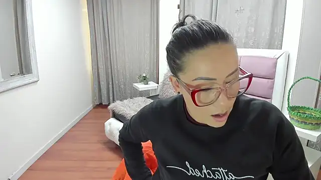gaby_trent (F milf) - squirt