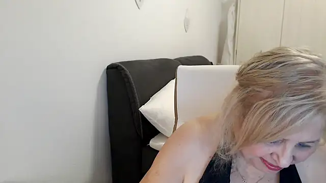 SusiLifeXXX webcam