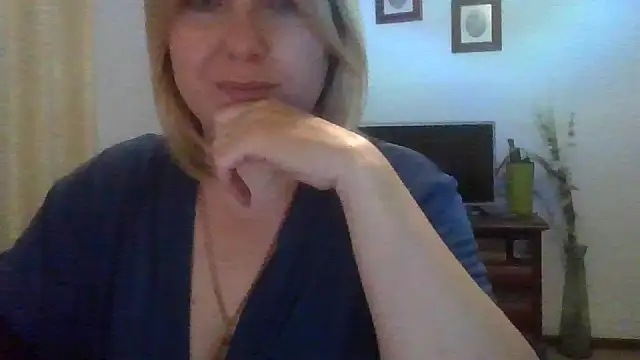 ElenaLove888 webcam
