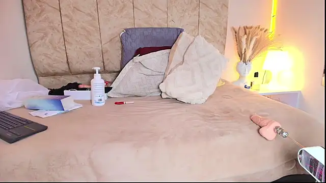 Watch maraa_X live on EroticFlix - High definition streams