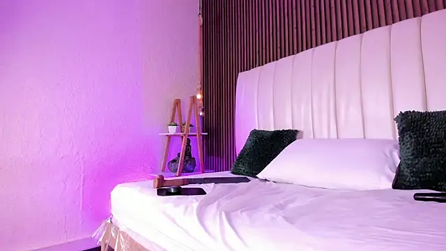 LucieMillerr live cam on StripChat