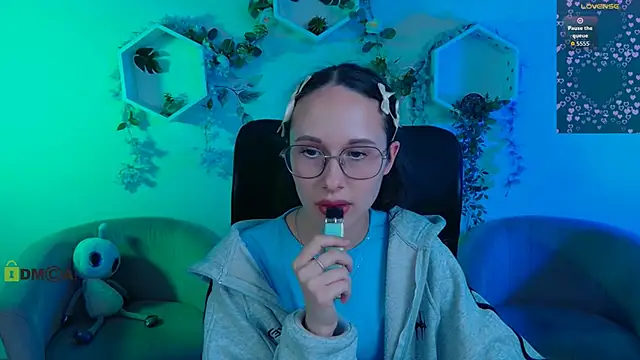 mona_cloud - Mona_cloud's free webcam