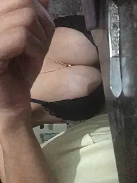 AlevNaz live cam on StripChat