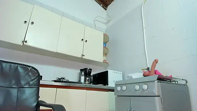 BustyGlow webcam