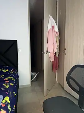 Pretty__Milf webcam