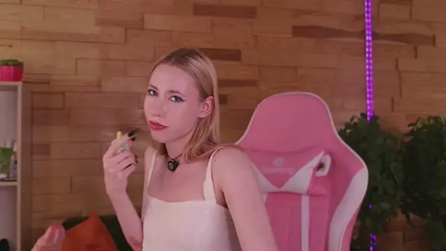 Watch Lola_Gilbert live on EroticFlix - High definition streams