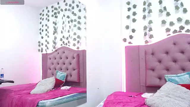 AprilyCrystal2 webcam