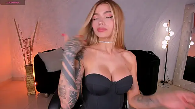 Watch LexieWayne live on EroticFlix - High definition streams