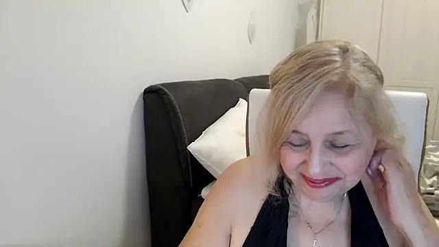 SusiLifeXXX webcam