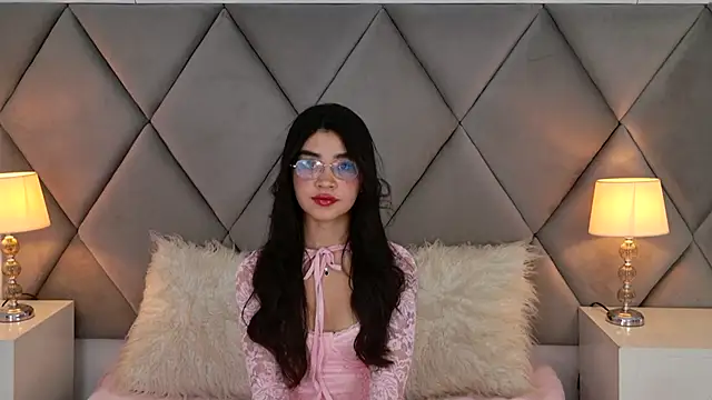 Watch OliviaDiaz live on EroticFlix - High definition streams