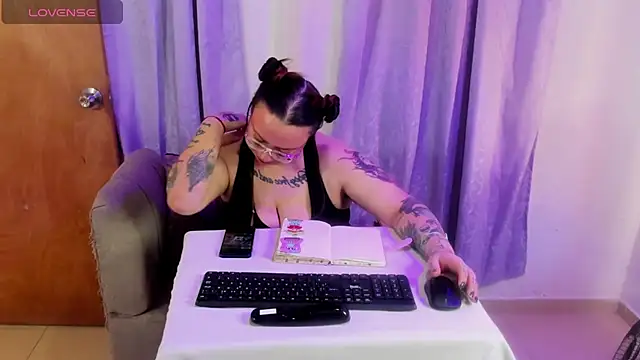 MiaYMolly webcam