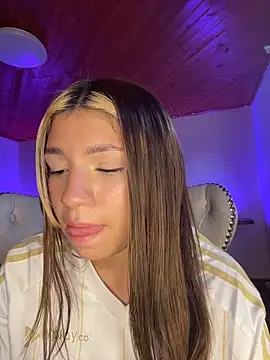 Isabella18_pink webcam