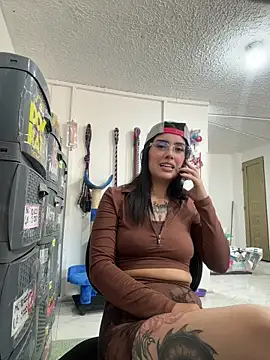 Lucy_699 webcam