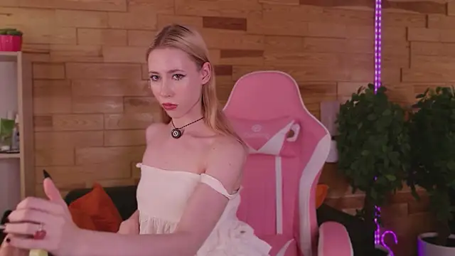 Lola_Gilbert webcam