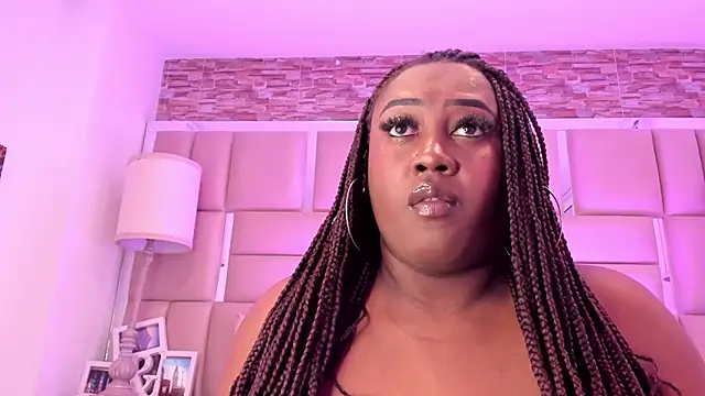 ShaniaBrownn webcam