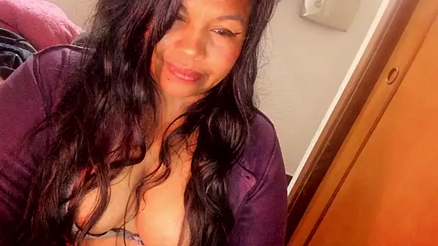 ebonycamelia