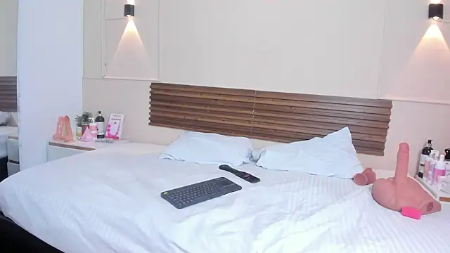 mia_gold_