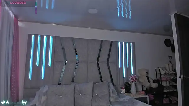 scarlet_miller1 webcam