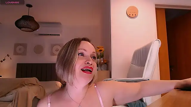 Tilly_Eliot webcam