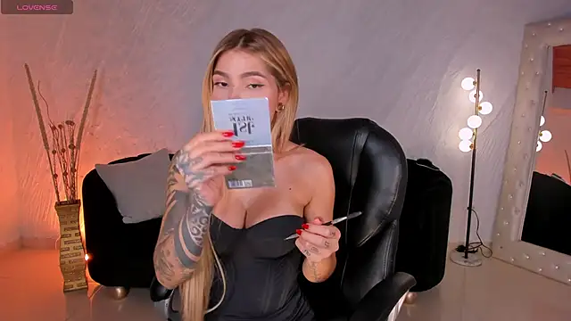 Watch LexieWayne live on EroticFlix - High definition streams