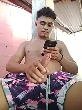 HOTRAINYGOLDEN webcam