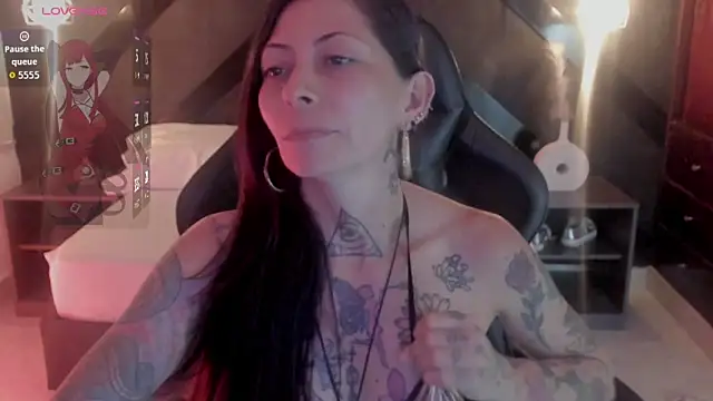 dark_gotica live cam on StripChat