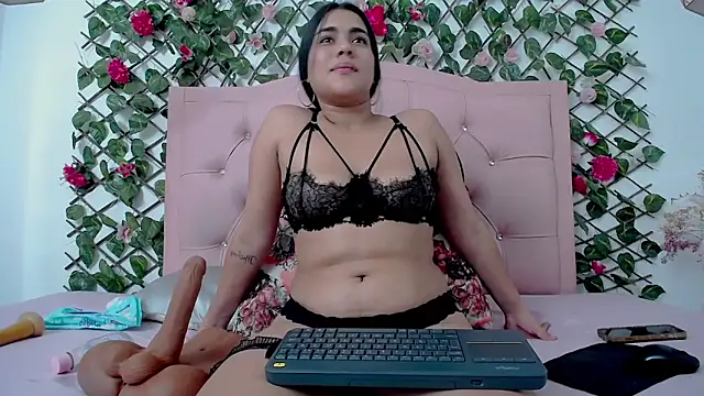 Watch Alexita_Sweet live on EroticFlix - High definition streams