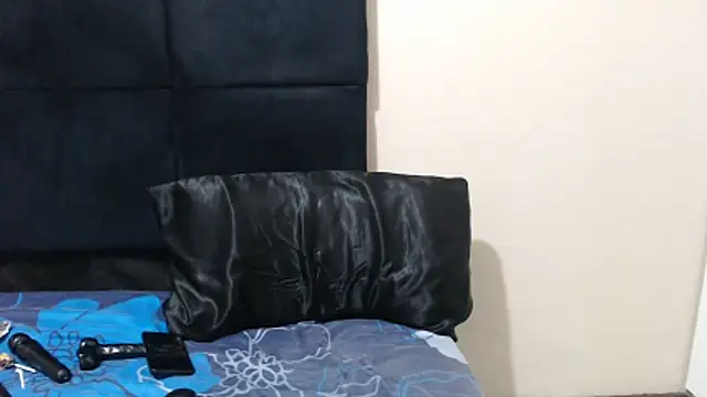 SweetHotBabby18 webcam