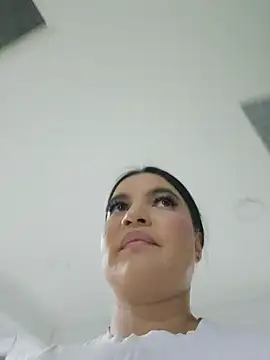 Pretty_Julieta webcam
