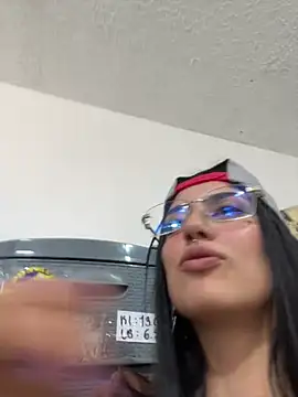 Lucy_699 webcam