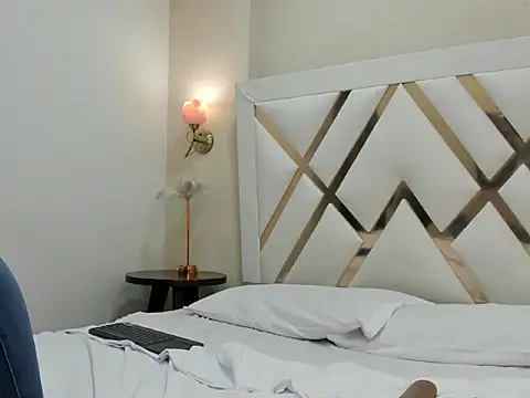 Sky_Collins_ webcam