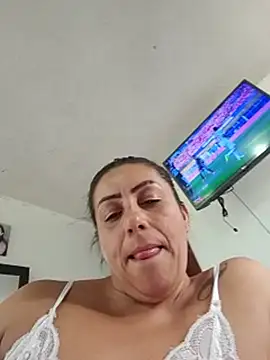 maynor_1998 live cam on StripChat