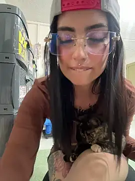 Lucy_699 webcam