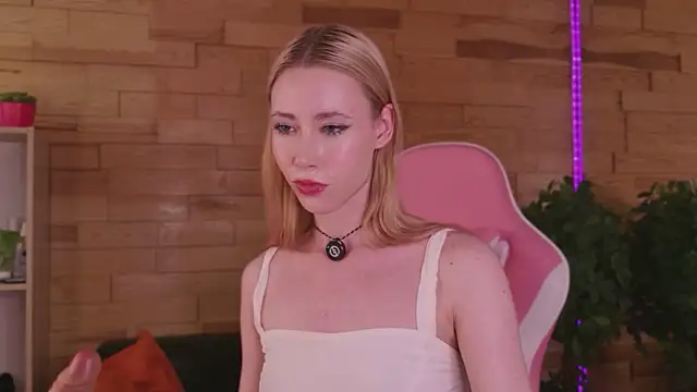 Lola_Gilbert webcam