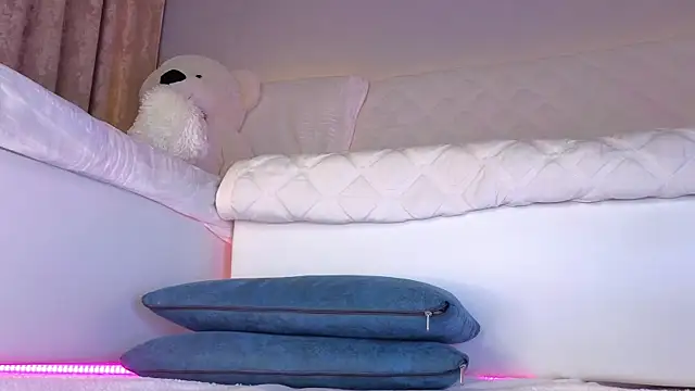 Watch Ellijoys live on EroticFlix - High definition streams