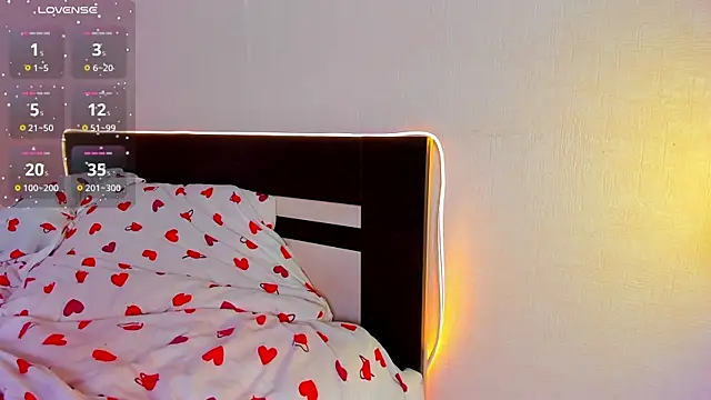 Watch lexxxxxxi live on EroticFlix - High definition streams