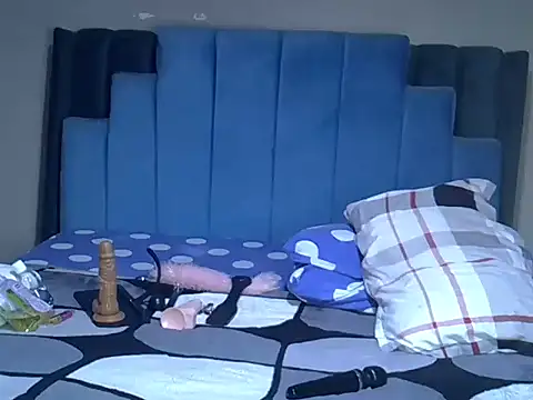 Watch melanin_moon live on EroticFlix - High definition streams