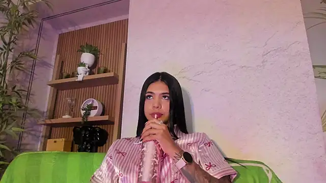 Watch AntonellaRossi live on EroticFlix - High definition streams