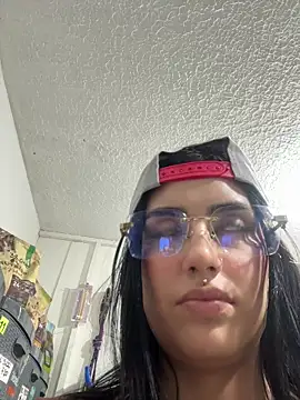 Lucy_699 webcam