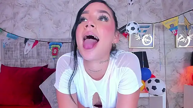 Watch nathalymooree live on EroticFlix - High definition streams