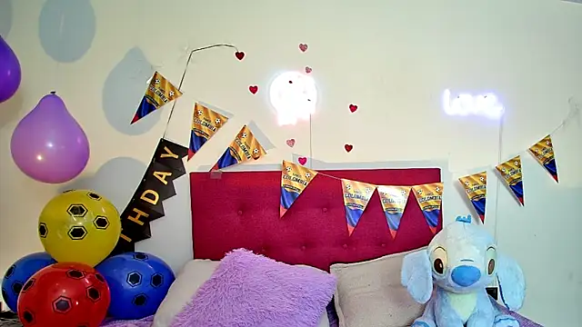 Watch Ellie_Cute7 live on EroticFlix - High definition streams