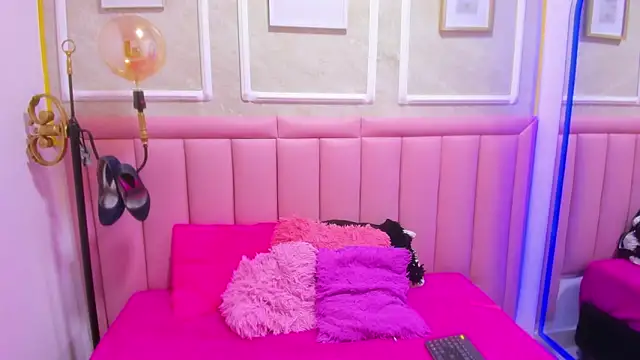 velvet_girll live cam on StripChat