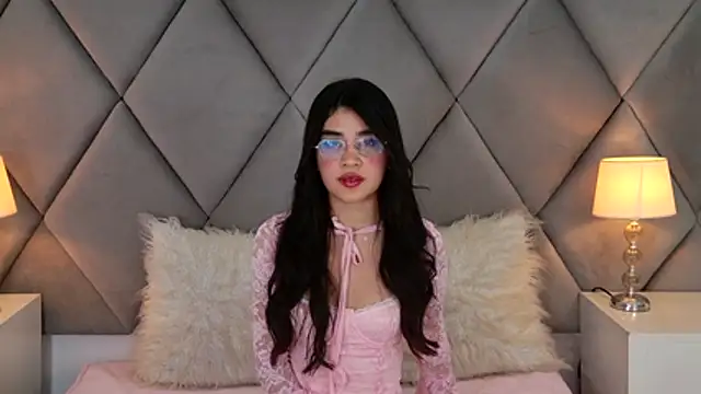 Watch OliviaDiaz live on EroticFlix - High definition streams