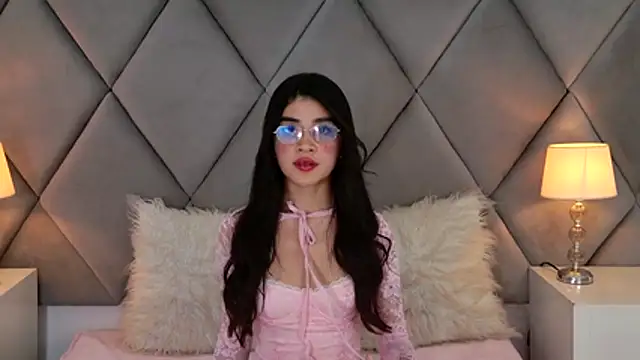 Watch OliviaDiaz live on EroticFlix - High definition streams