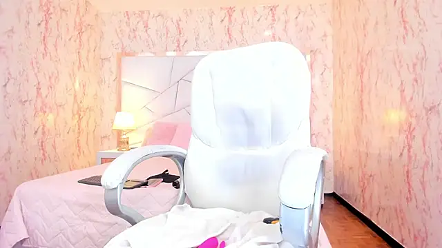 Emily_Whinfre webcam