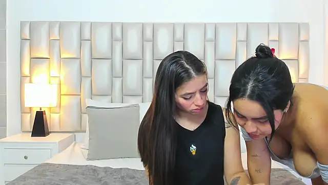 paola_katy_dicks webcam