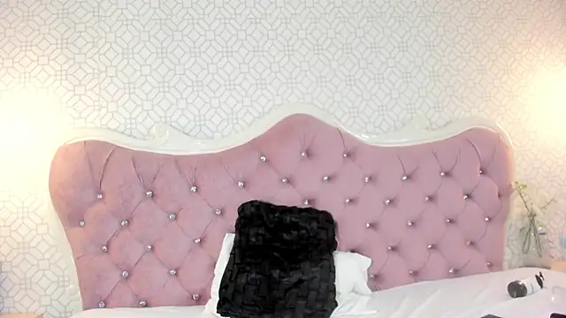 MarcelaCortes live cam on StripChat