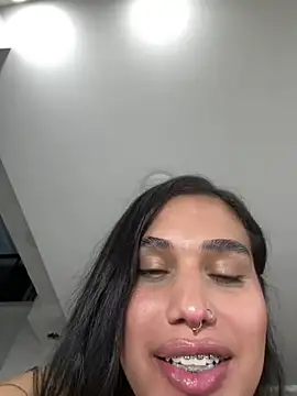 Bella__Wood webcam
